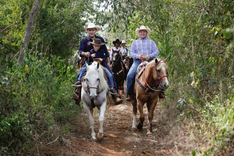Renán Barrera se suma a la cabalgata con Causa Tekax 2021