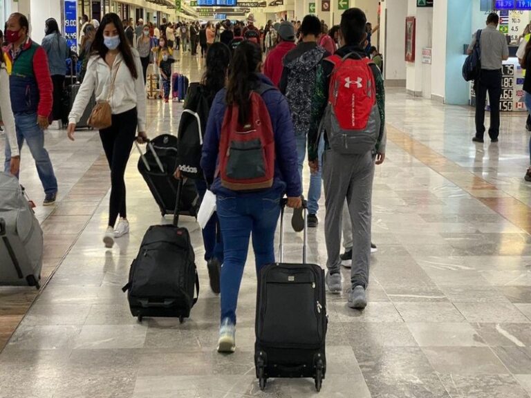 Profeco coloca sellos de suspensión a Volaris y Viva  Aerobus