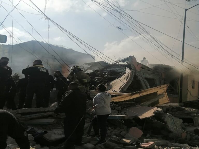 Reportan derrumbe de una casa tras explosión en la colonia Pensil Norte, CMDX