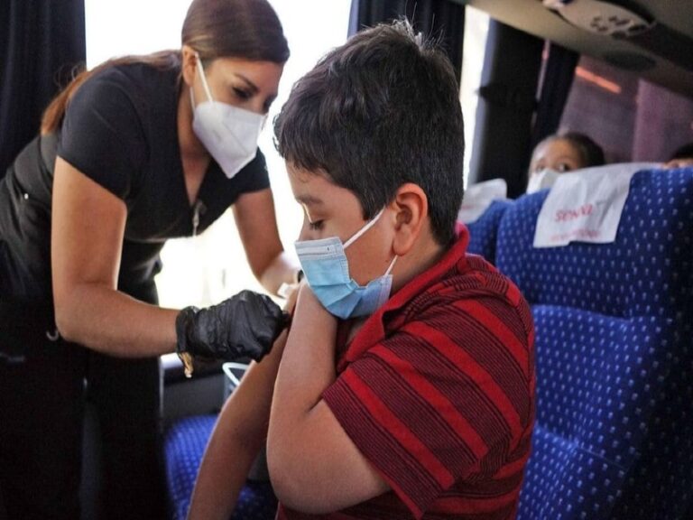Anuncian vacunación anticovid de menores de 15 a 17 años sin comorbilidades